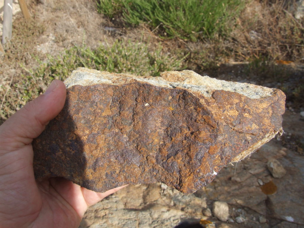Roca con alta presencia de mineral de hierro